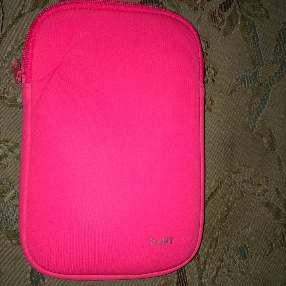 ProHT Neoprene Hot Pink Tablet Cushioned Case- 550 $12 or $9 w/offer 🎉